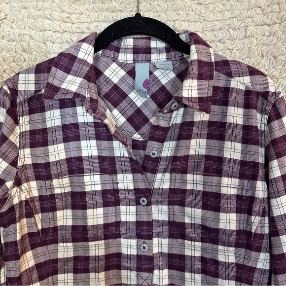 STIO purple and white plaid half button up flannel top S - Picture 2 of 12